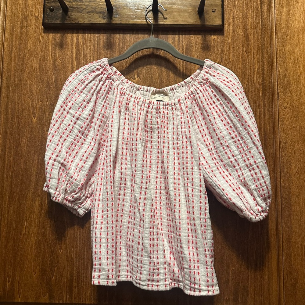 Universal Thread White and Red Top with Puff Sleeves